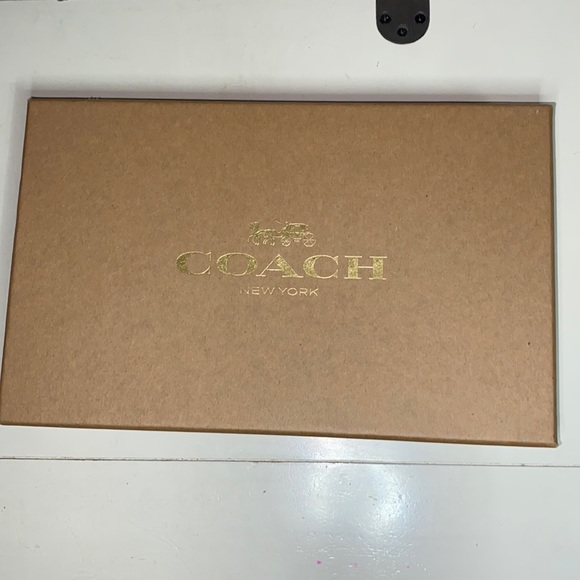 COACH LEATHER WRISTLET WITH TWO REMOVABLE CHARMS - Picture 4 of 4